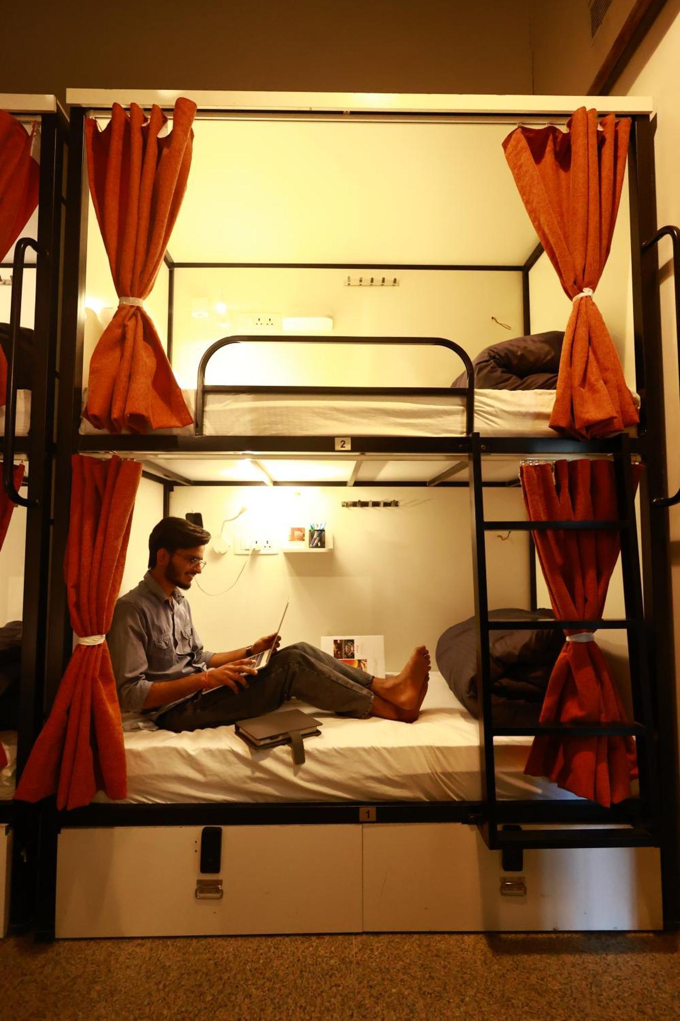 Hostel The Metrostay At Railway Station
