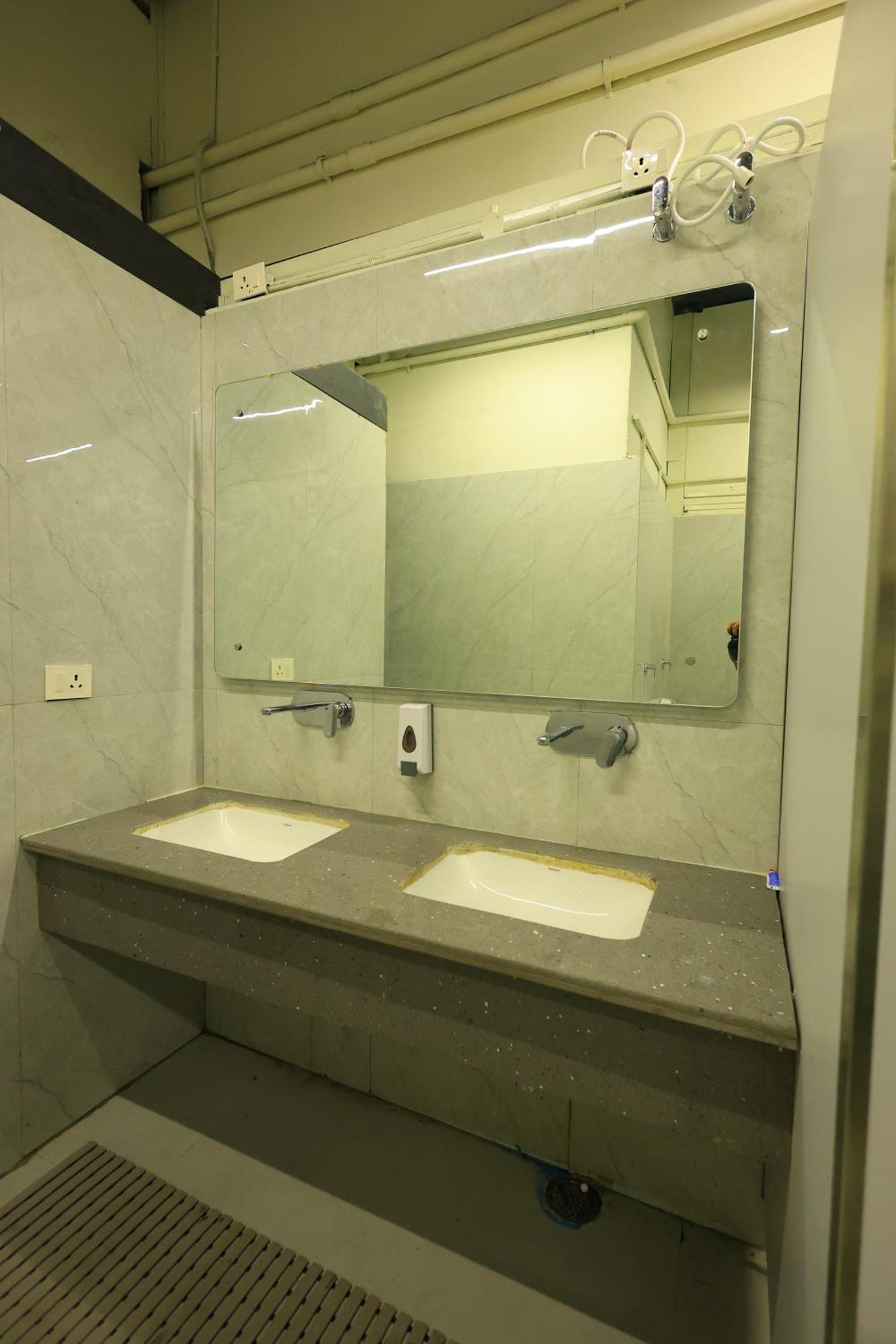 The Metrostay At Railway Station New Delhi